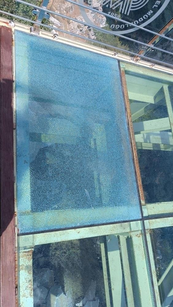 Camı çatlayan Seyir Terası ziyarete kapatıldı