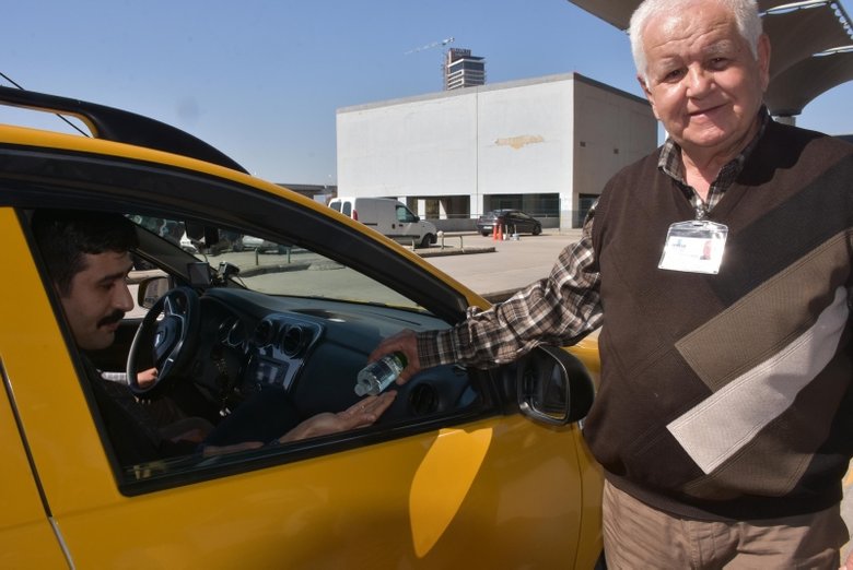 İzmir’deki taksilerde koronavirüs önlemi