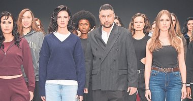 İzmir’in en renkli fuarında defile şöleni