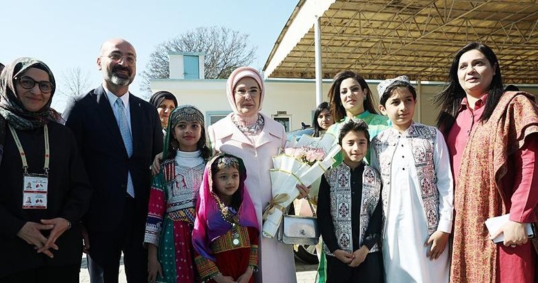 Emine Erdoğan’dan Pak-Türk Maarif Okulu’na ziyaret