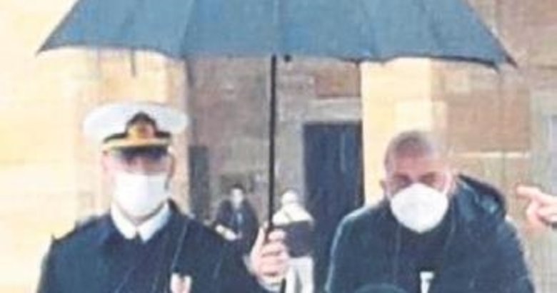 Ersoy’a şemsiye tutan subay görüntülerine soruşturma