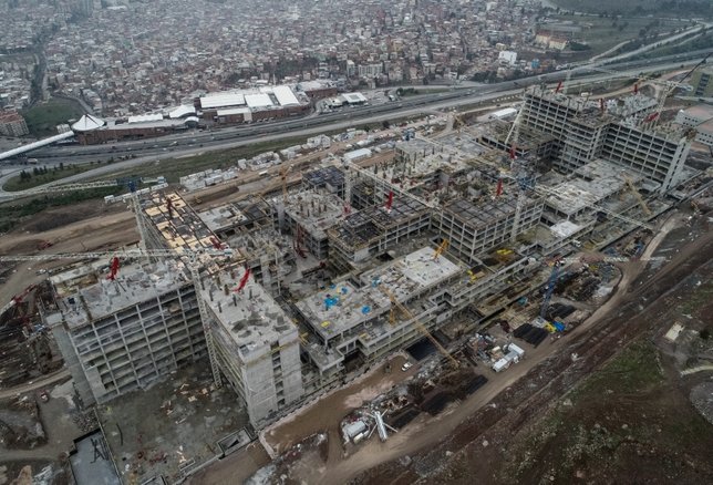 İzmir'de sağlık üssü yükseliyor