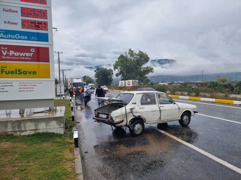 Kaza böyle geldi, araçlar yolda metrelerce kaydı