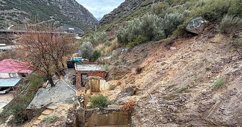 Osmaniye’de toprak kaydı: 5 ev tahliye edildi