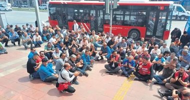 Eksik maaşlar, sokakta çöp dağları... İzmir’de belediyeden büyük skandal: Grev bitene kadar konteynerlere çöp dökmeyin!