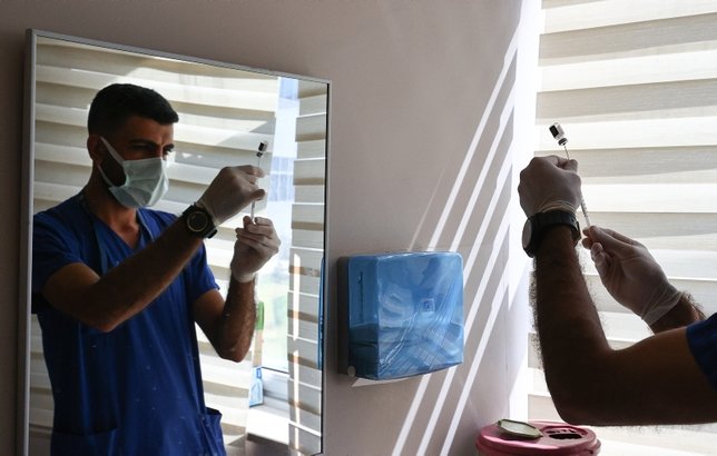 İzmir'de yoğun mesai! Günlük 101 bin doz aşı