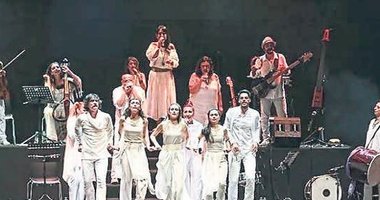 140 kişi sahnede buluştu