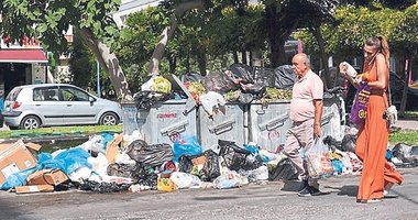 Çiğli’de işçilerin greviyle sokaklar çöplüğe döndü
