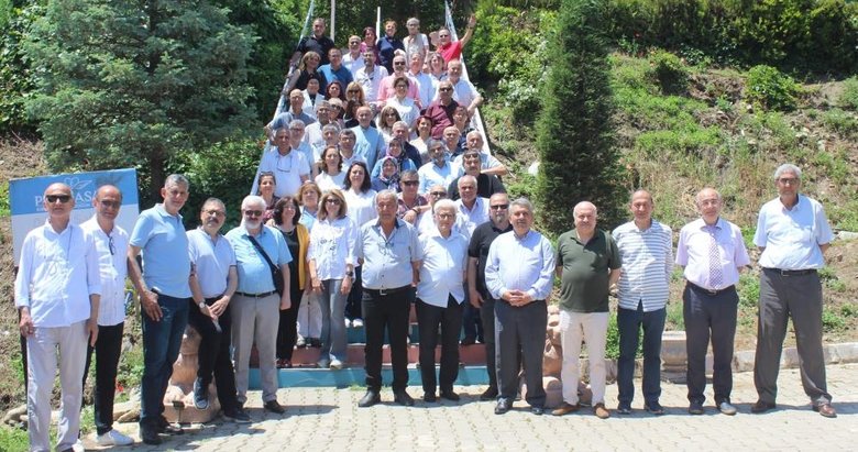 Salihli Lisesi’nin 1982 mezunları 40 yıl sonra buluştu