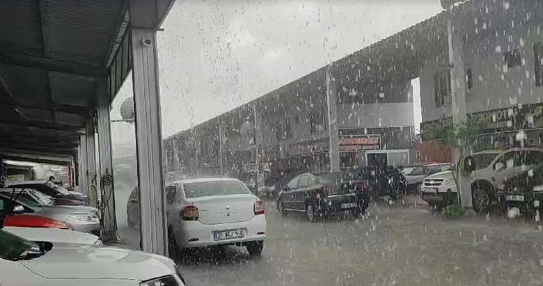 İzmir’de dolu ve sağanak bastırdı!