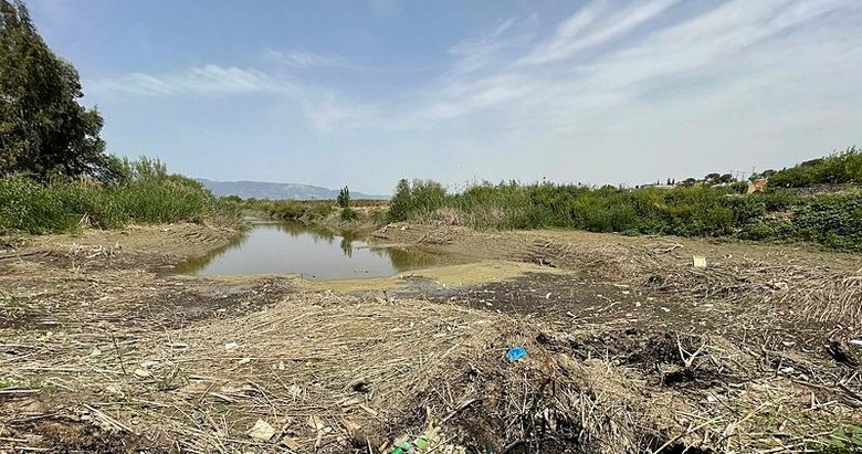 Kuraklık kapıda: Büyük Menderes’in bazı yerlerinde sular çekildi!