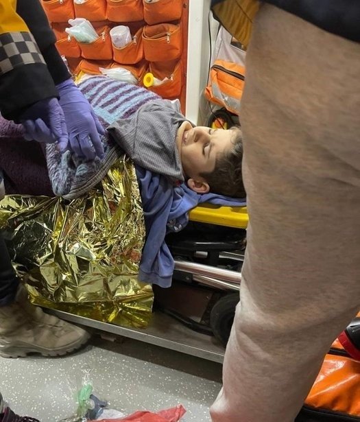 Demet Akalın depremzedeleri dolandıranlara ateş püskürdü