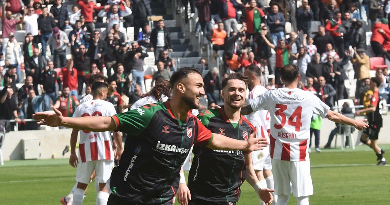 İki farkı takım, iki farklı gündem: Karşıyaka şan, Bornova can derdinde