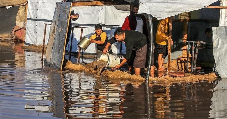 Gazze’de son 2 günde 1540’tan fazla çadır su altında kaldı