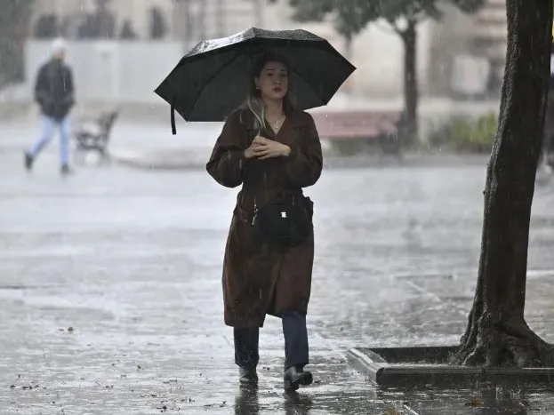 meteorolojiden-son-dakika-uyarisi-turkiye-ikiye-bolunuyor-41-derece-sicaklik-ve-saganak-ayni-anda-geliyor-1788679362956.png