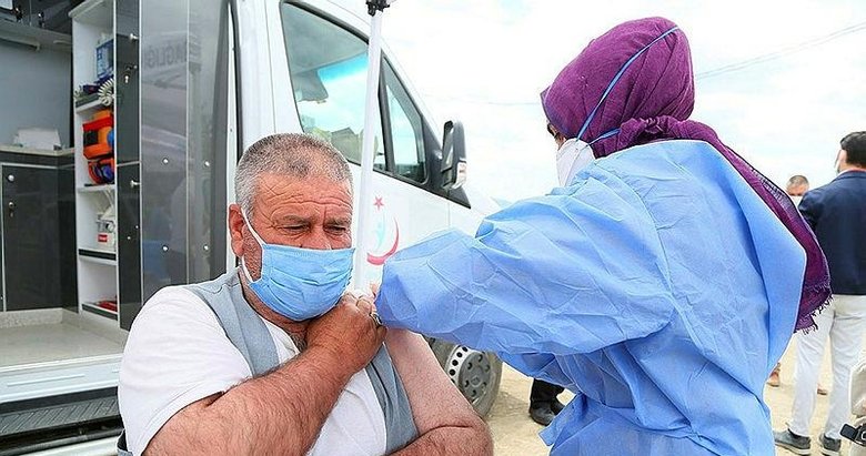 İzmir’de mevsimlik tarım işçilerine koronavirüs aşısı başladı
