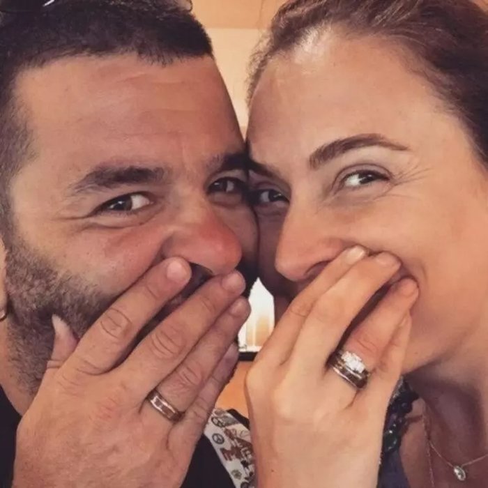 Ceyda Düvenci ile boşanacakları konuşulan Bülent Şakrak sessizliğini bozdu