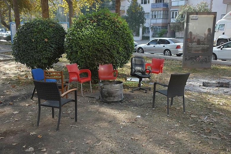 Depremin yıkıma neden olduğu bölgede sessizlik hakim