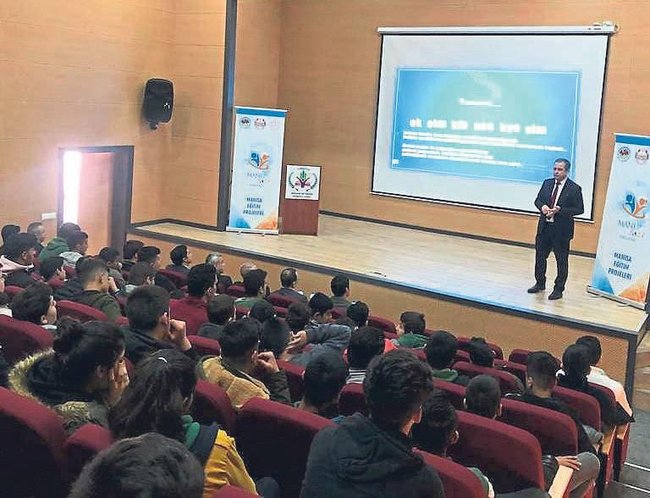 Söz konusu çocuklarsa herkes taşın altına elini koyuyor