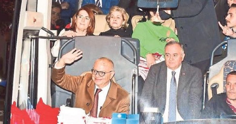 Şölen havasında seçim turu