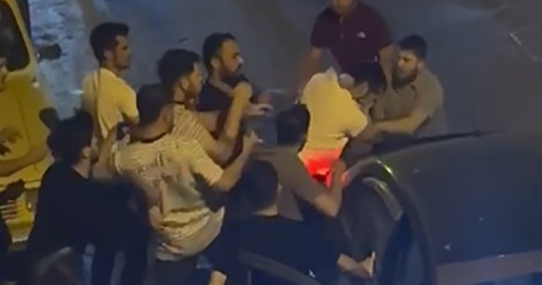 İzmir’de hareketli anlar! Tekmeler ve yumruklar havada uçuştu