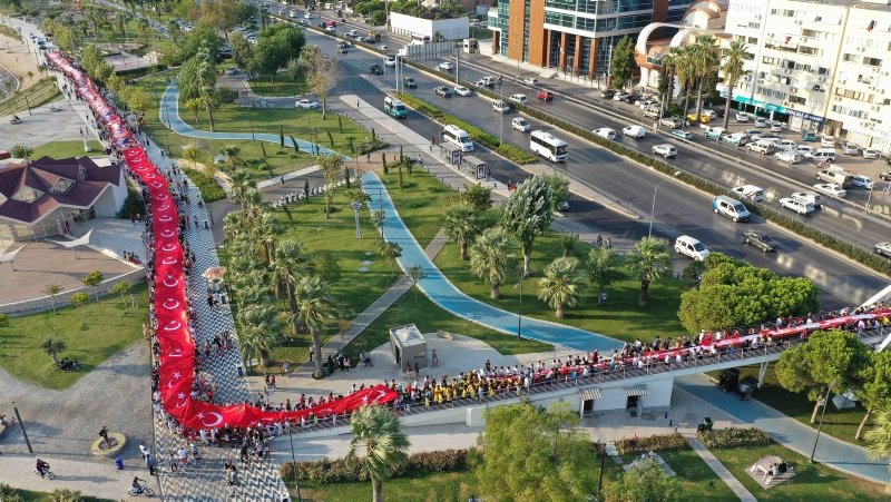İzmir’de 30 Ağustos coşkuyla kutlandı! Vatandaşlar akın etti