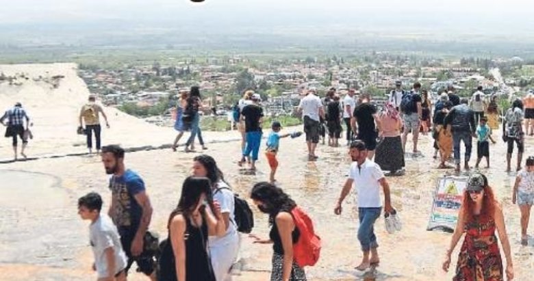 Pamukkale’ye 4 ayda 240 bin ziyaretçi geldi