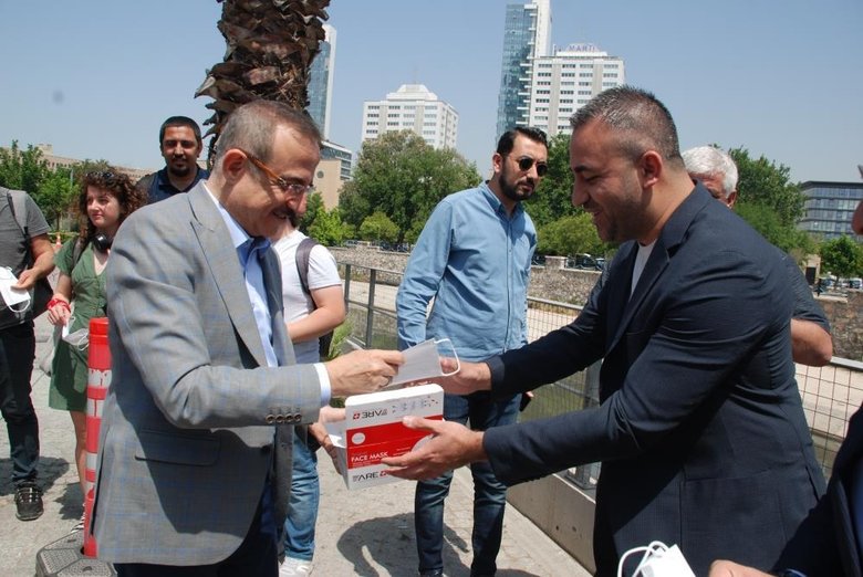 AK Parti’den İzmir’de koku tepkisi: Maskesiz durulmuyor