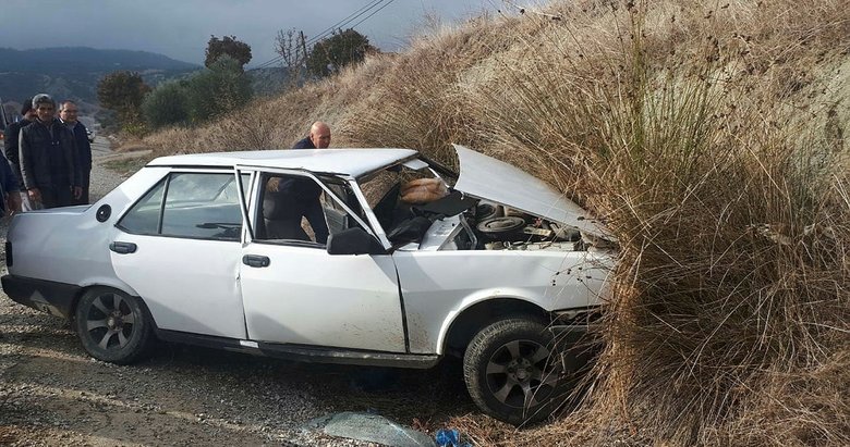 Manisa’da otomobil toprak zemine çarptı: 3 yaralı