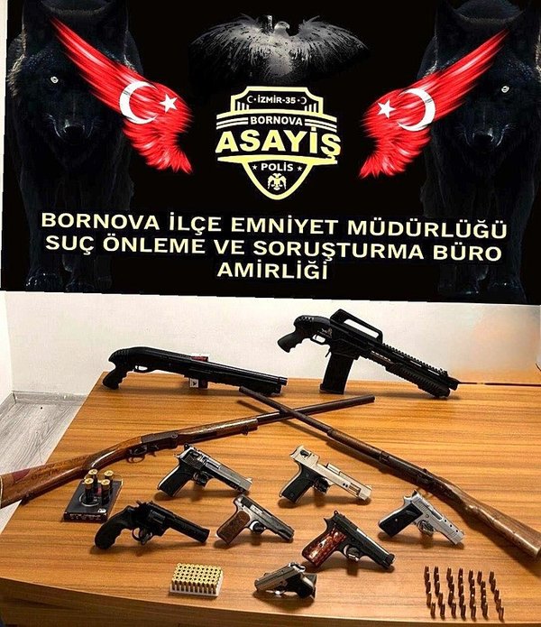 izmirde-2-adrese-polis-baskini-iceriden-silah-fiskirdi-1777699541363.jpeg