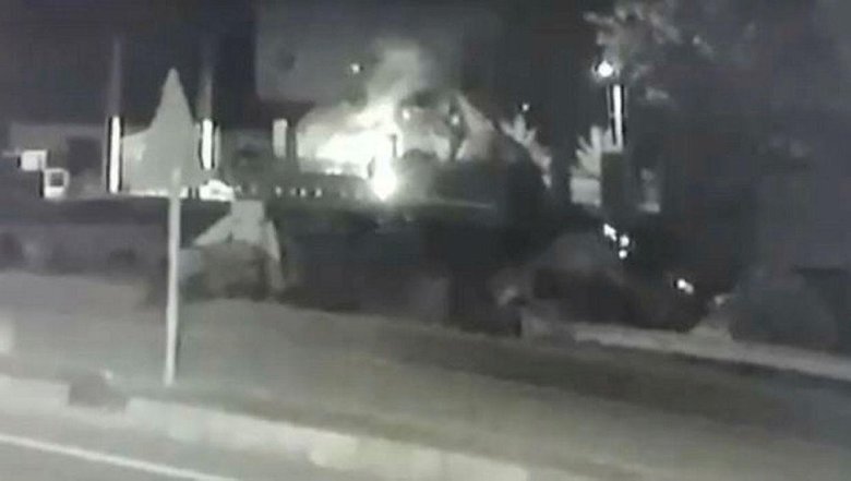 Çılgın aşık, kız arkadaşının babasına ait samanlığı ateşe verdi