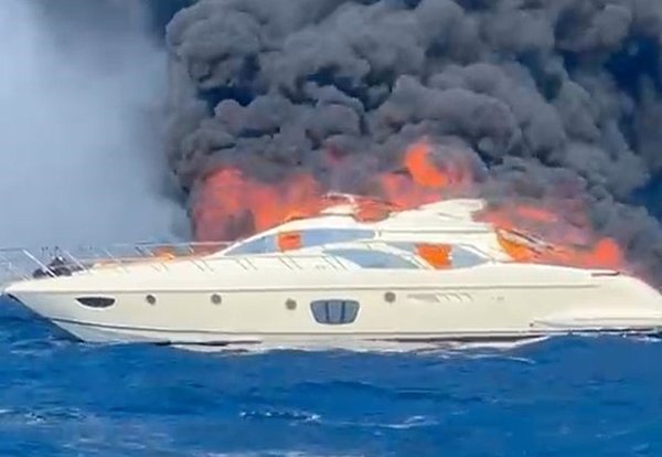 Kayalıklara çarpıp yanan lüks teknenin sahibi ünlü iş insanı çıktı