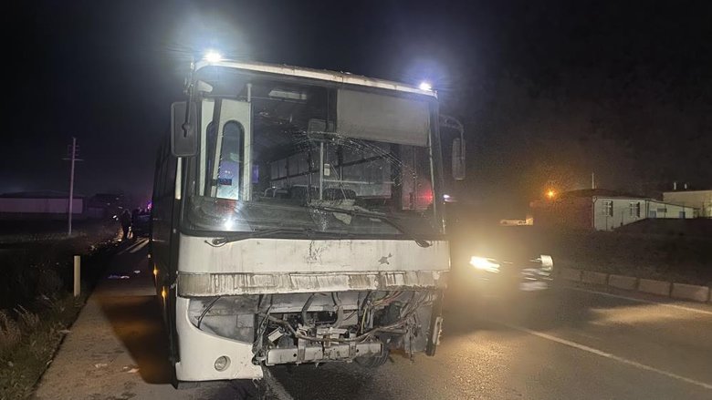 Uşak’ta feci kaza! Otomobil ile işçi servisi çarpıştı: 7 yaralı