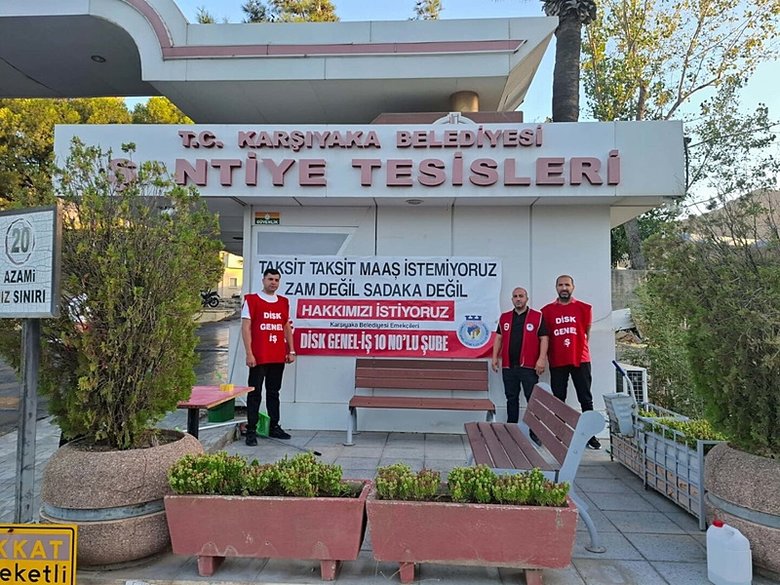İzmir’in Karşıyaka ve Konak ilçelerinde vatandaşlardan çöp tepkisi