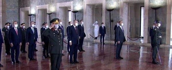 Başkan Erdoğan ve YAŞ üyelerinden Anıtkabir’e ziyaret