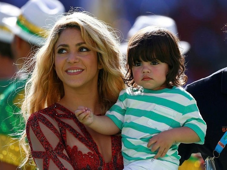 Shakira Real Madrid efsanesiyle aşk yaşamaya başladı