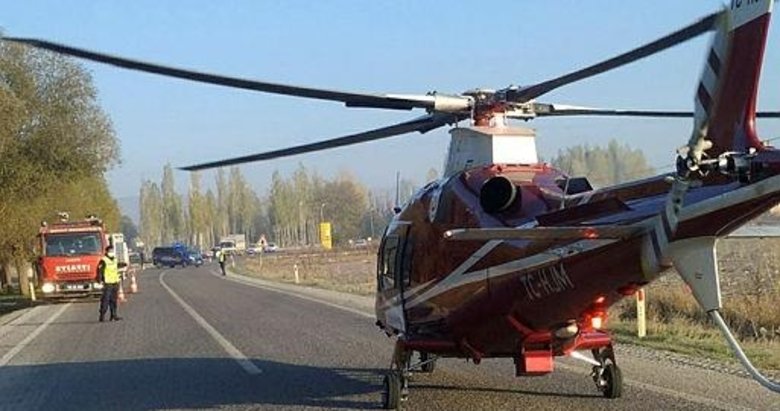 Helikopter yaralıyı yola inerek aldı! Afyonkarahisar’da feci kaza