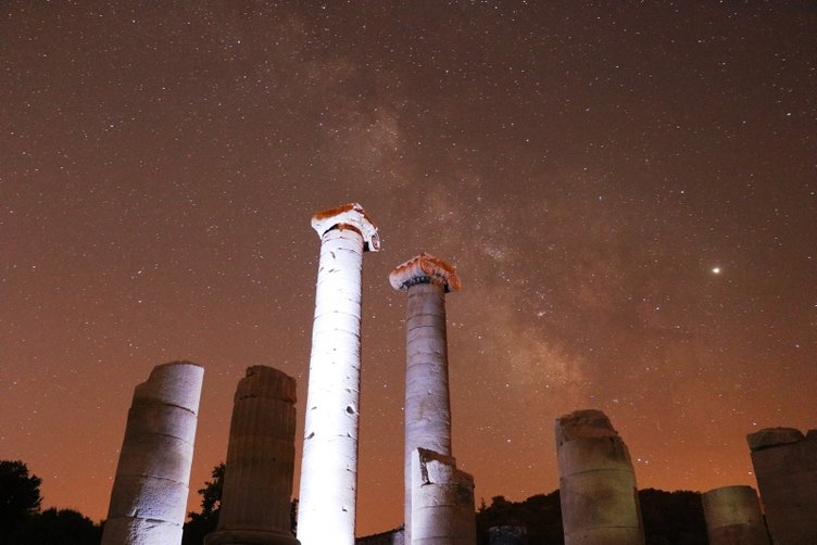 Manisa’daki 5000 yıllık antik kentte yıldız şöleni