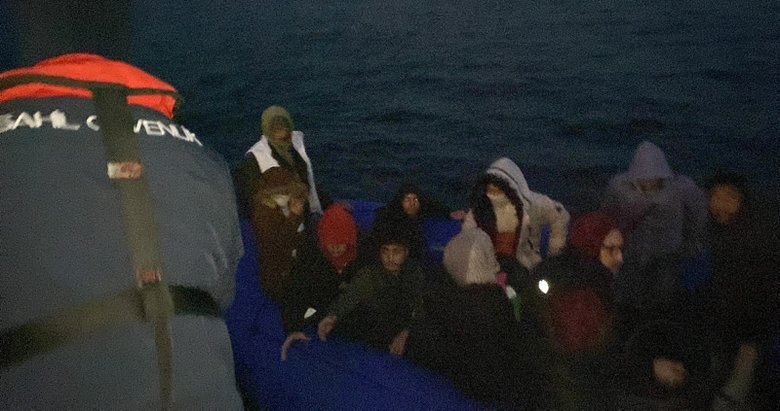 Ege’de Yunan zulmü... Ölüme terk edilen 91 kaçak göçmen İzmir’de kurtarıldı!