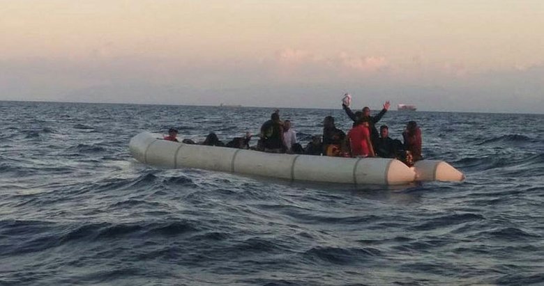 Ege Denizi’nde göçmenleri taşıyan bot battı