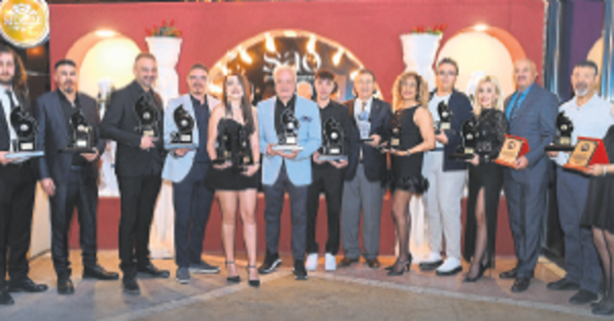 İzmir Otokros’da ödüller verildi