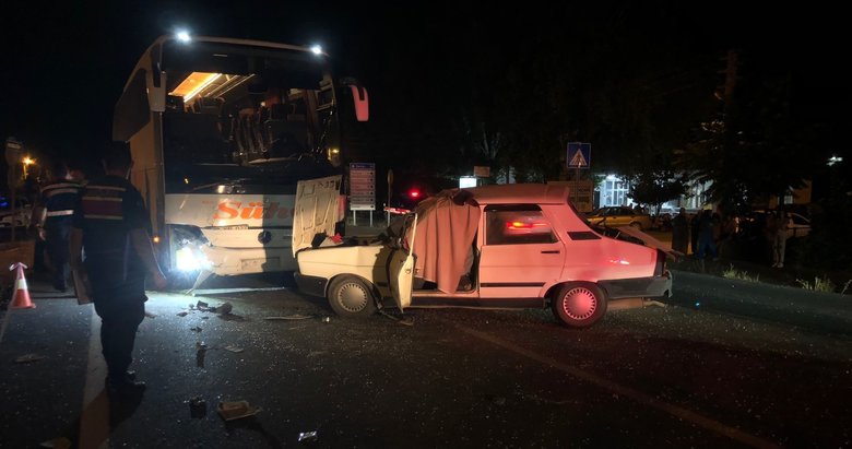 Denizli’de feci kaza! Yolcu otobüsü otomobille çarpıştı:1 ölü