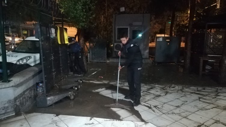 İzmir’de sağanak yağış hayatı olumsuz etkiledi!