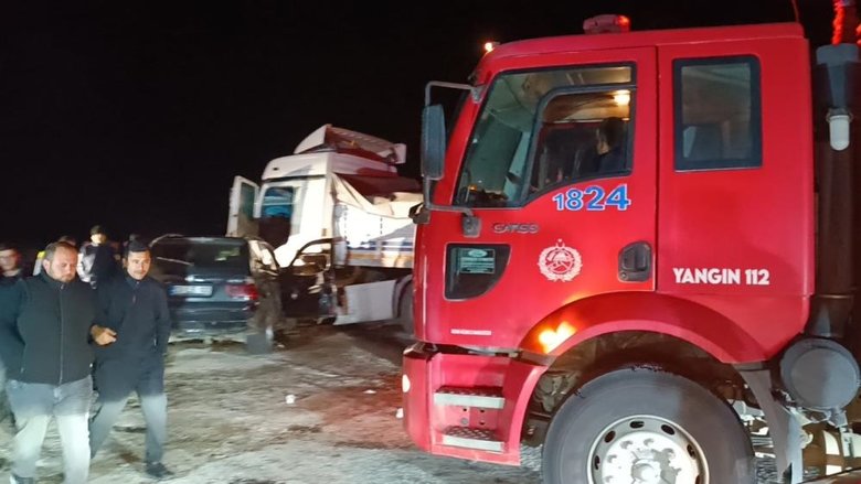 Tırla otomobil çarpıştı: Yaralanan 3 polisten 1’i hayatını kaybetti