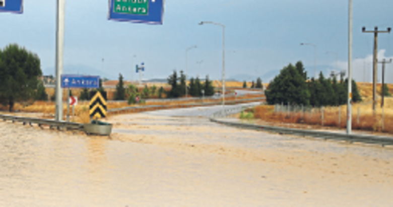 Denizli ve Manisa’da sağanak hayatı olumsuz etkiledi