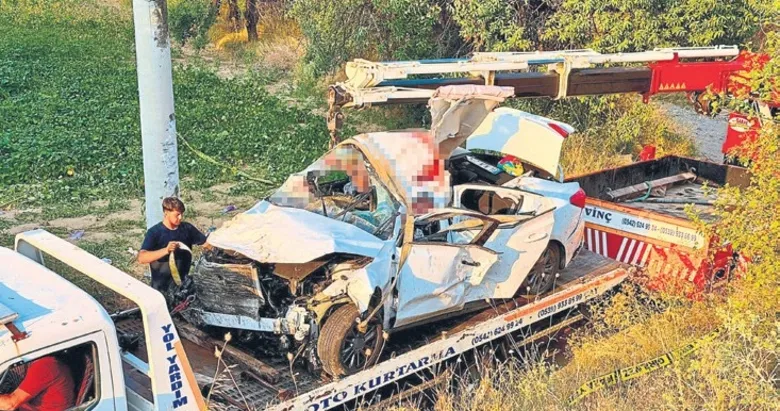 Afyonkarahisar’da otomobil şarampole devrildi: 2 ölü