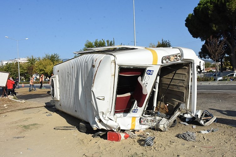 Akaryakıt tankeri ile işçi minibüsü çarpıştı: 11 yaralı