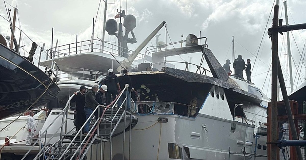 Muğla Bodrum'da panik anlar! Eski Trabzonspor Başkanı Sadri Şener'in motoryatı alev alev yandı!