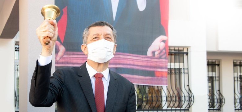 Eğitim Bakanı Selçuk canlı yayında açıkladı! Yaz tatili ne zaman başlayacak? Ara tatil olacak mı?