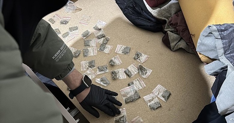 Evinde zehir ticareti yapan Afrikalı’ya baskın